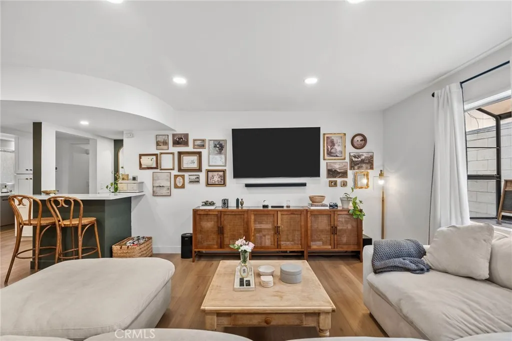 4445 Cartwright Avenue 212, North Hollywood, California 91602 home-pic-2